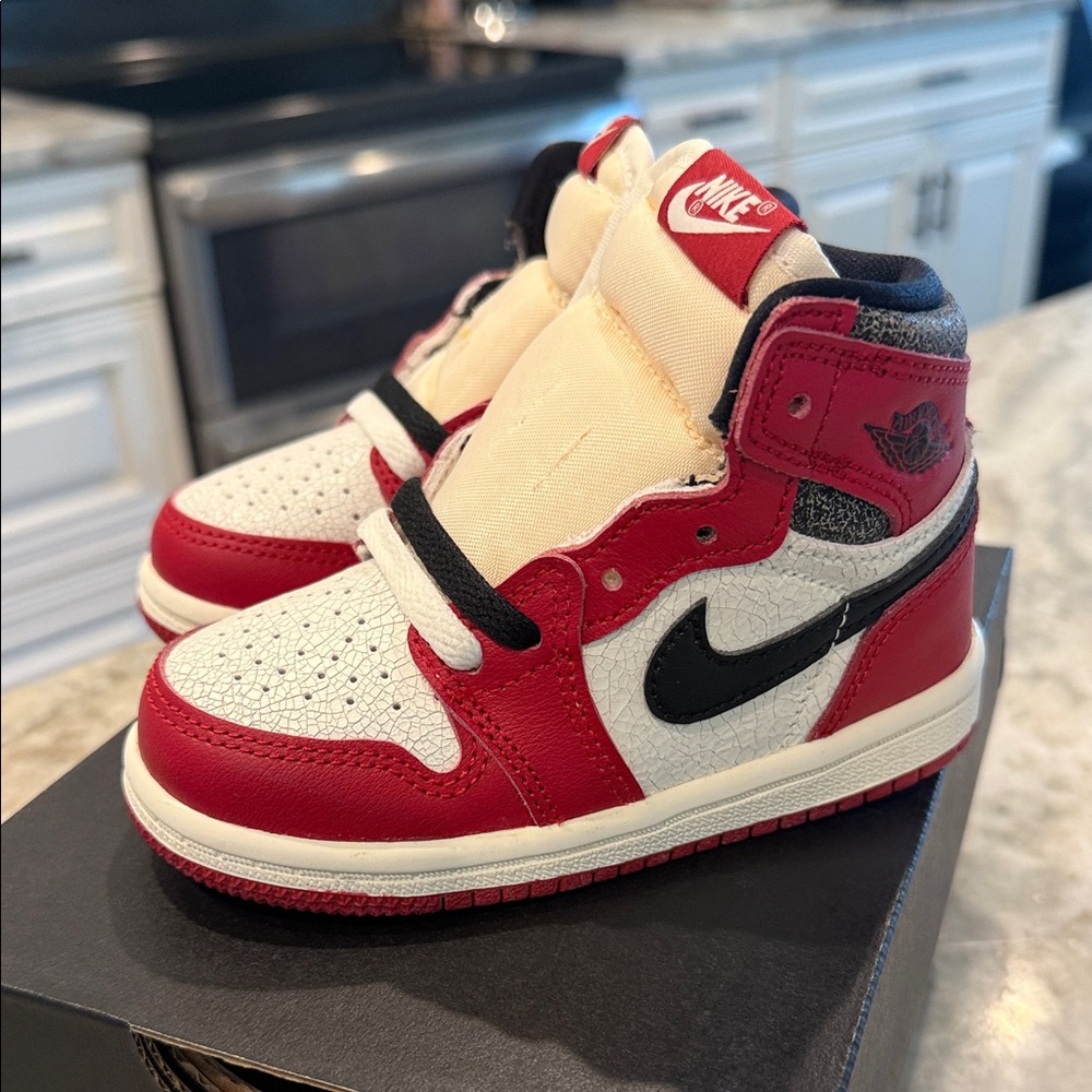 NIB Retro Air Jordan 1 Chicago Toddler 7c Red and White High-Top Sneakers